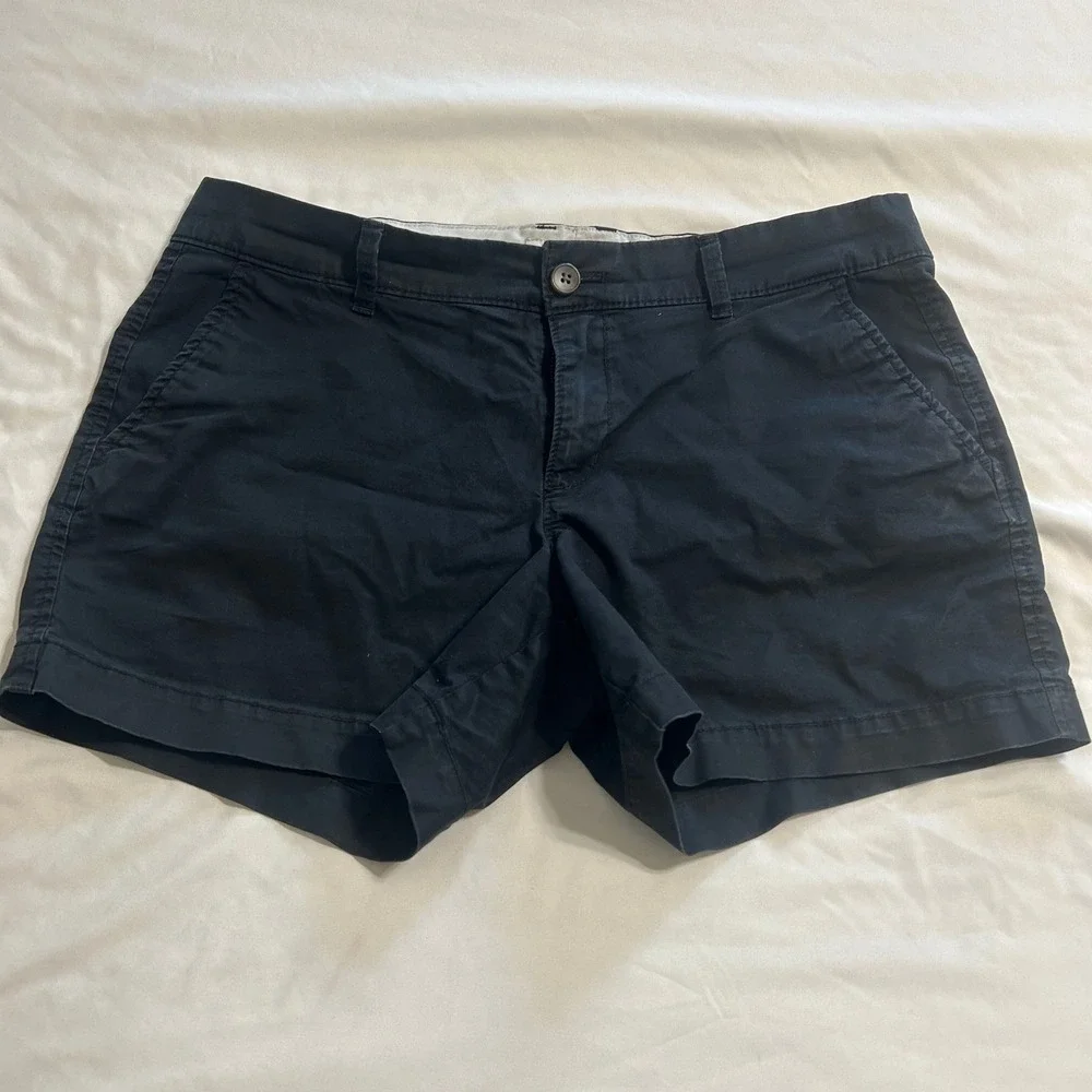 Old Navy Womens Black Chino Shorts Size 8 Mid Rise 3.5 Inch Inseam Casual